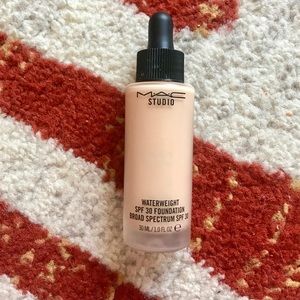 MAC Waterweight SPF 30 Foundation